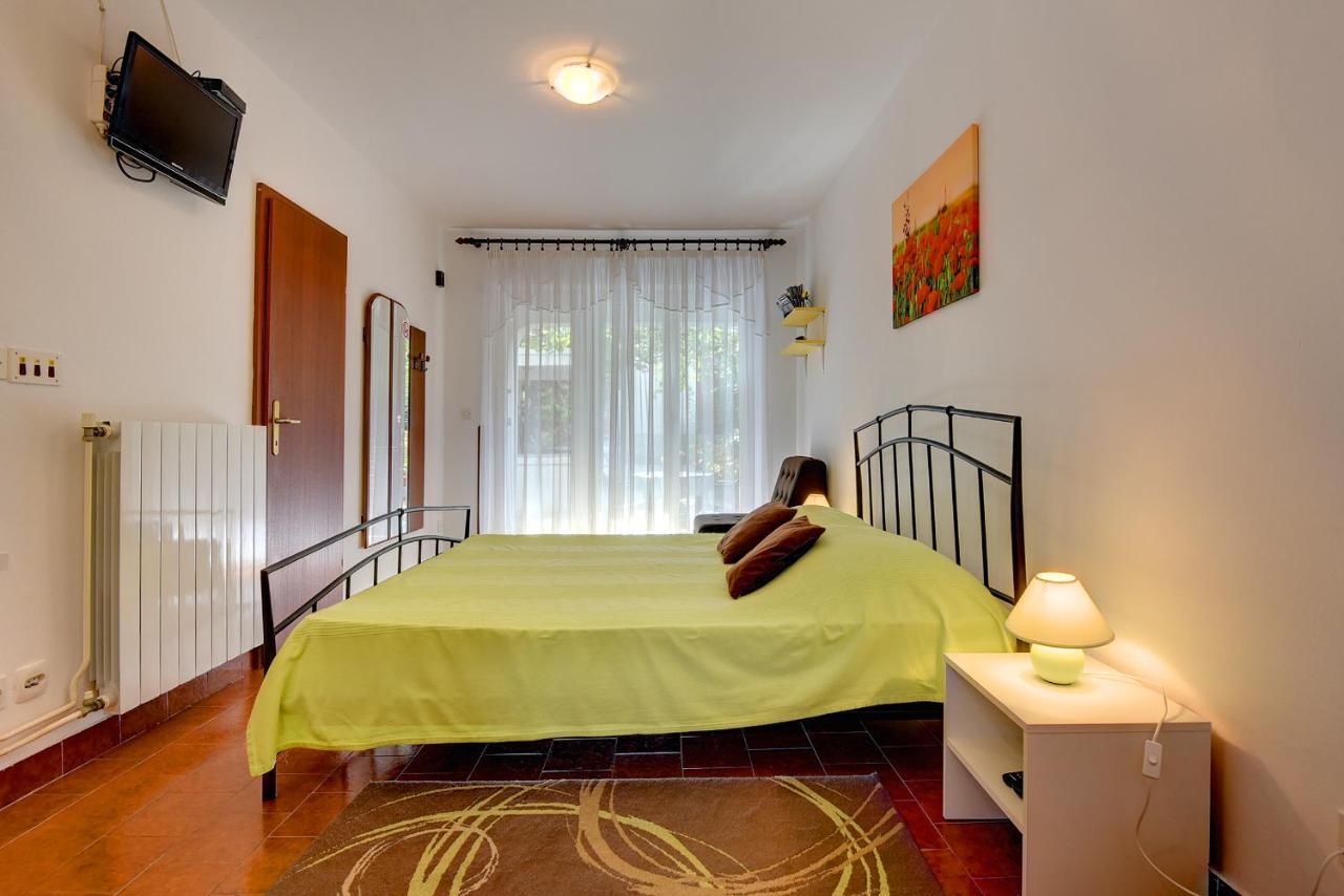 Aurora Apartament *